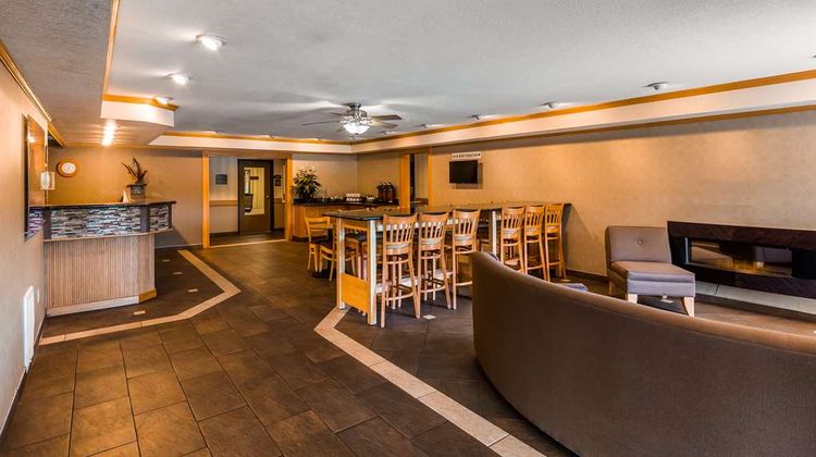 Best Western Plus Landmark Inn Lobby