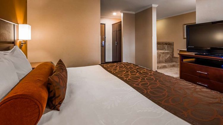 Best Western Plus Landmark Inn Room