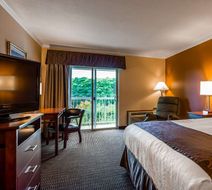 Best Western Plus Landmark Inn Room