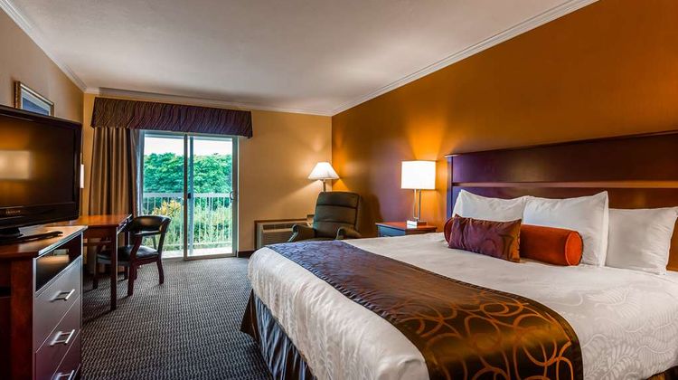 Best Western Plus Landmark Inn Room