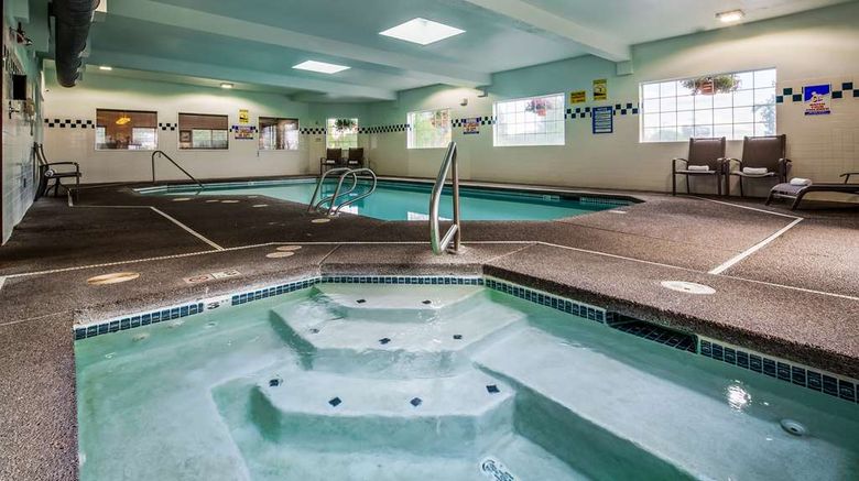 <b>Best Western Oak Meadows Inn Pool</b>. Images powered by <a href="https://iceportal.shijigroup.com/" title="IcePortal" target="_blank">IcePortal</a>.