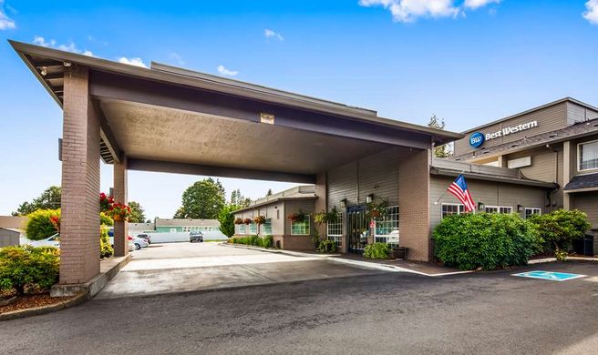 Best Western Oak Meadows Inn Exterior
