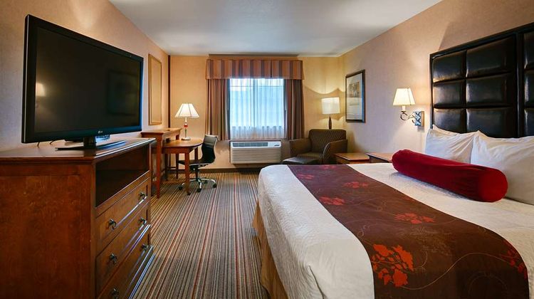 Best Western Plus Rama Inn & Suites Room