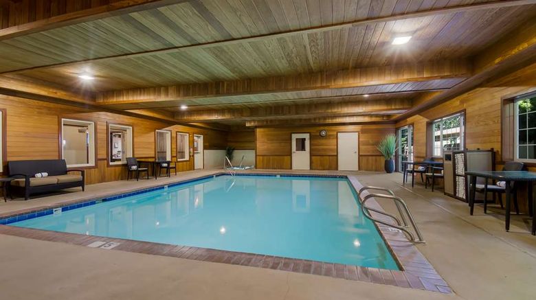 <b>Best Western University Inn & Suites Pool</b>. Images powered by <a href="https://iceportal.shijigroup.com/" title="IcePortal" target="_blank">IcePortal</a>.