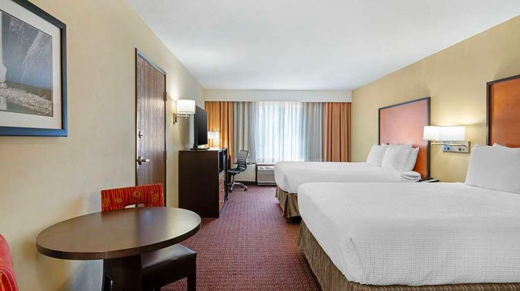 Best Western Plus Cascade Inn & Suites Room