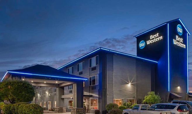 Best Western Plus Cascade Inn & Suites Exterior