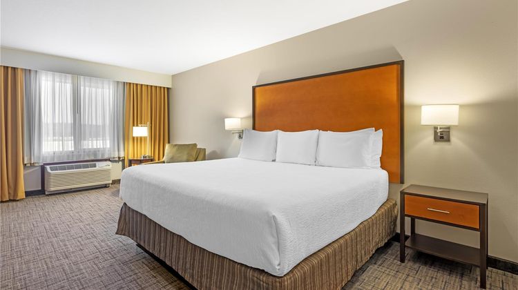 Best Western Plus Cascade Inn & Suites Room