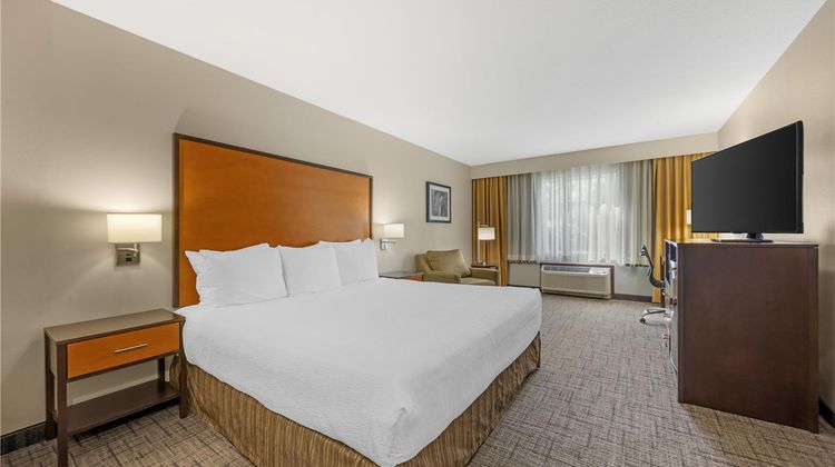 Best Western Plus Cascade Inn & Suites Room