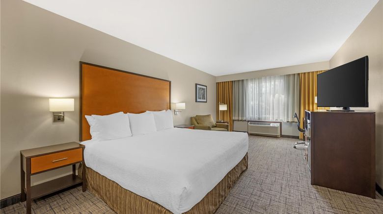 <b>Best Western Plus Cascade Inn & Suites Room</b>. Images powered by <a href="https://iceportal.shijigroup.com/" title="IcePortal" target="_blank">IcePortal</a>.