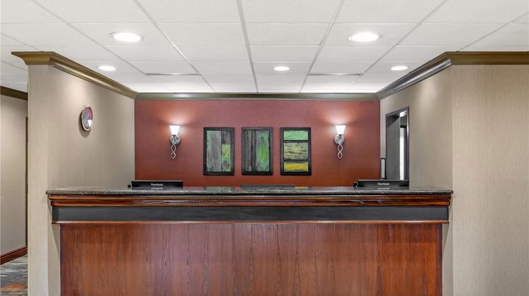 Best Western Plus Cascade Inn & Suites Lobby