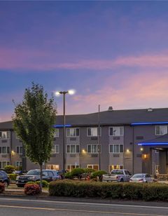 Best Western Plus Cascade Inn & Suites