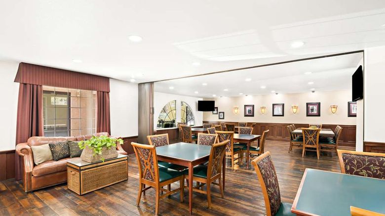<b>Best Western Newberry Station Lobby</b>. Images powered by <a href="https://iceportal.shijigroup.com/" title="IcePortal" target="_blank">IcePortal</a>.