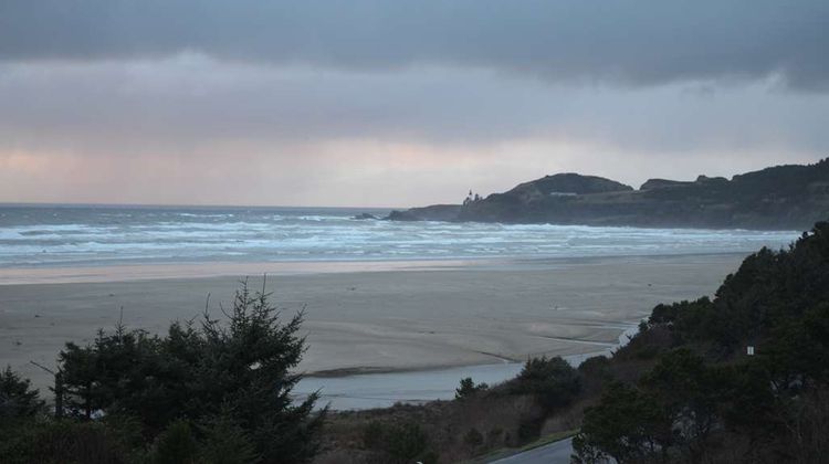 Best Western Plus Agate Beach Inn Exterior