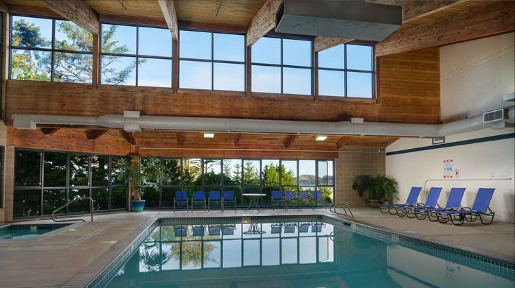 Best Western Plus Agate Beach Inn Pool