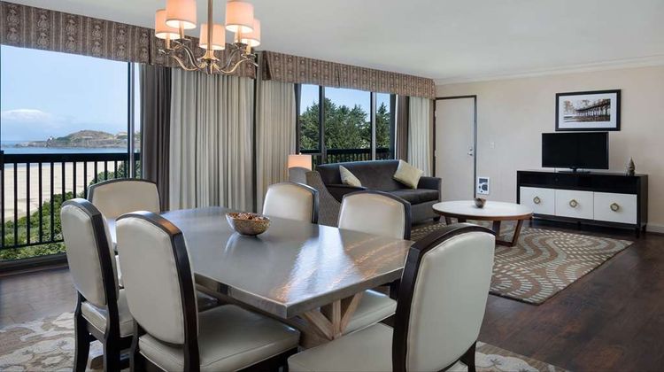 Best Western Plus Agate Beach Inn Suite