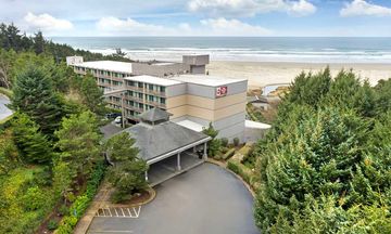 Best Western Plus Agate Beach Inn