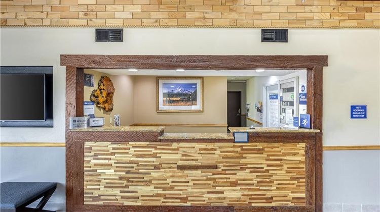 Best Western Woodburn Lobby