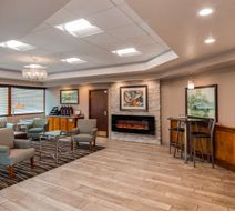 Best Western Plus Rivershore Hotel Lobby
