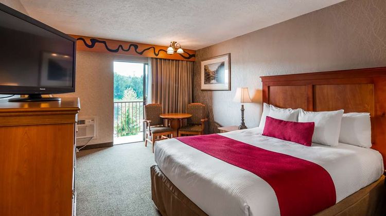 Best Western Plus Rivershore Hotel Room