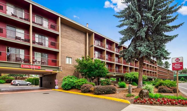 Best Western Plus Rivershore Hotel Exterior