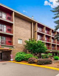 Best Western Plus Rivershore Hotel
