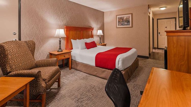 Best Western Plus Rivershore Hotel Room