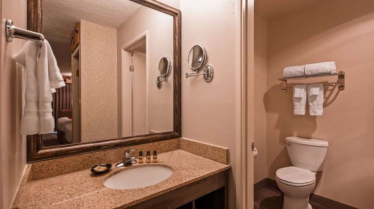 Best Western Plus Rivershore Hotel Room