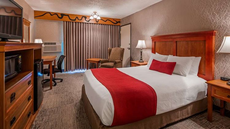 Best Western Plus Rivershore Hotel Room