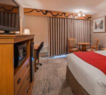 Best Western Plus Rivershore Hotel Room