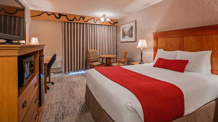 Best Western Plus Rivershore Hotel Room