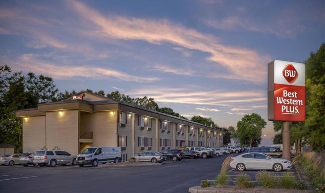 Best Western Plus Prairie Inn Exterior