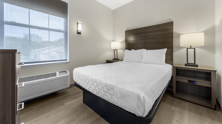 Best Western Plus Revere Inn & Suites Room