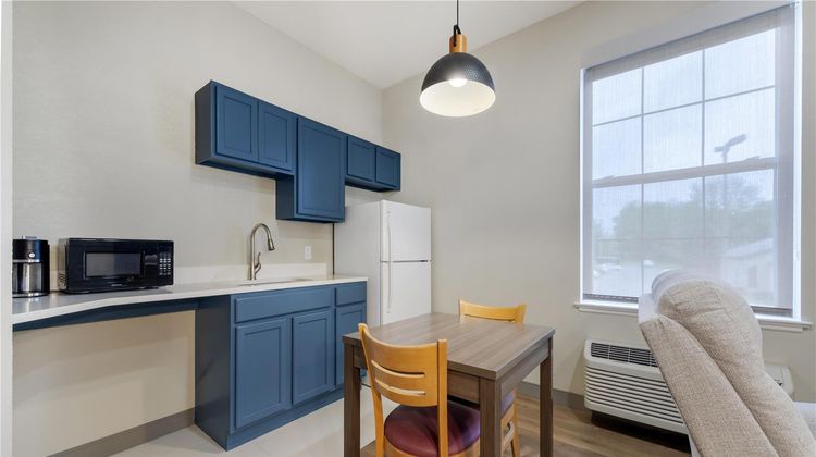 Best Western Plus Revere Inn & Suites Room