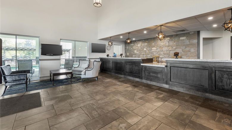 <b>Best Western Plus Revere Inn & Suites Lobby</b>. Images powered by <a href="https://iceportal.shijigroup.com/" title="IcePortal" target="_blank">IcePortal</a>.