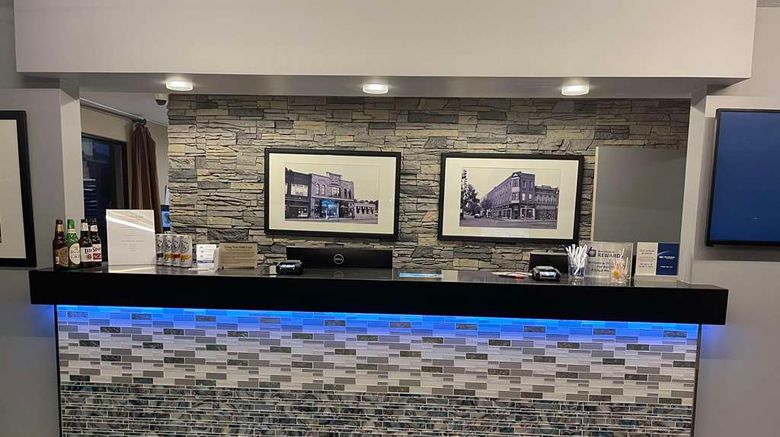 <b>Best Western Inn & Conference Center Lobby</b>. Images powered by <a href="https://iceportal.shijigroup.com/" title="IcePortal" target="_blank">IcePortal</a>.