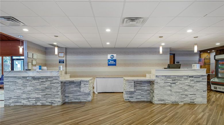 <b>Best Western Inn at Hunt's Landing Lobby</b>. Images powered by <a href="https://iceportal.shijigroup.com/" title="IcePortal" target="_blank">IcePortal</a>.