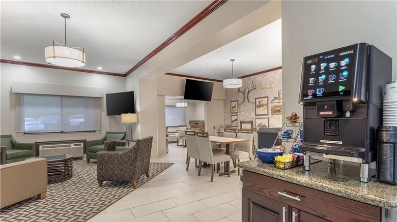 <b>Best Western Plus Executive Inn Lobby</b>. Images powered by <a href="https://iceportal.shijigroup.com/" title="IcePortal" target="_blank">IcePortal</a>.