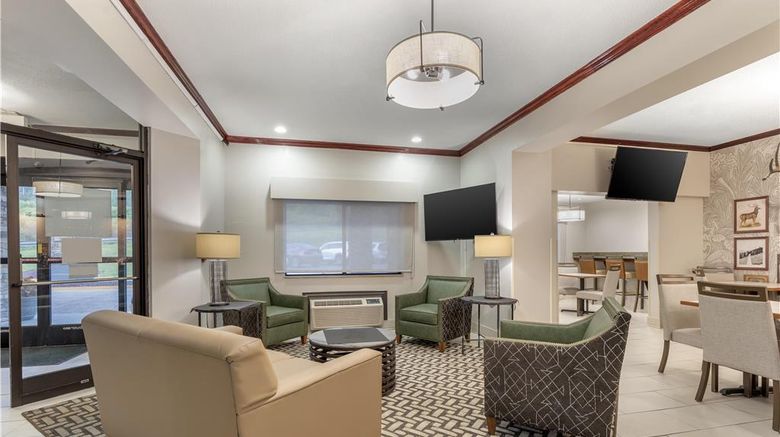 <b>Best Western Plus Executive Inn Lobby</b>. Images powered by <a href="https://iceportal.shijigroup.com/" title="IcePortal" target="_blank">IcePortal</a>.