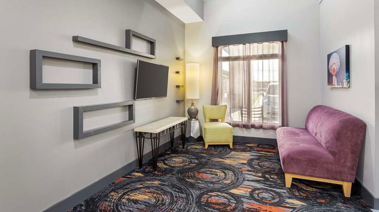 <b>Best Western Chambersburg Lobby</b>. Images powered by <a href="https://iceportal.shijigroup.com/" title="IcePortal" target="_blank">IcePortal</a>.