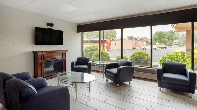 <b>Best Western Plus Reading Inn & Suites Lobby</b>. Images powered by <a href="https://iceportal.shijigroup.com/" title="IcePortal" target="_blank">IcePortal</a>.