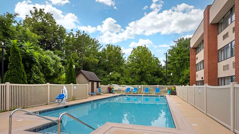 <b>Best Western Plus Reading Inn & Suites Pool</b>. Images powered by <a href="https://iceportal.shijigroup.com/" title="IcePortal" target="_blank">IcePortal</a>.