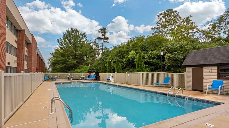 <b>Best Western Plus Reading Inn & Suites Pool</b>. Images powered by <a href="https://iceportal.shijigroup.com/" title="IcePortal" target="_blank">IcePortal</a>.