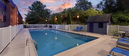 Best Western Plus Reading Inn & Suites Exterior