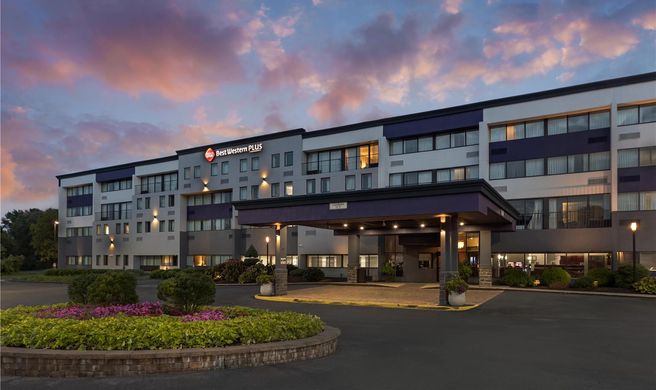 Best Western Plus Reading Inn & Suites Exterior