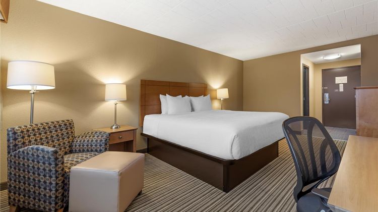 Best Western Plus Reading Inn & Suites Room