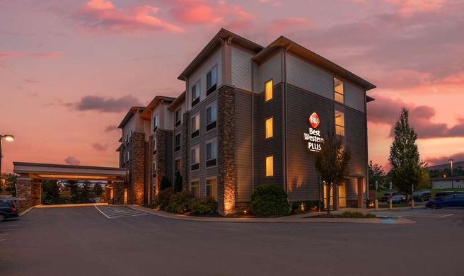 Best Western Plus University Park Inn & Exterior