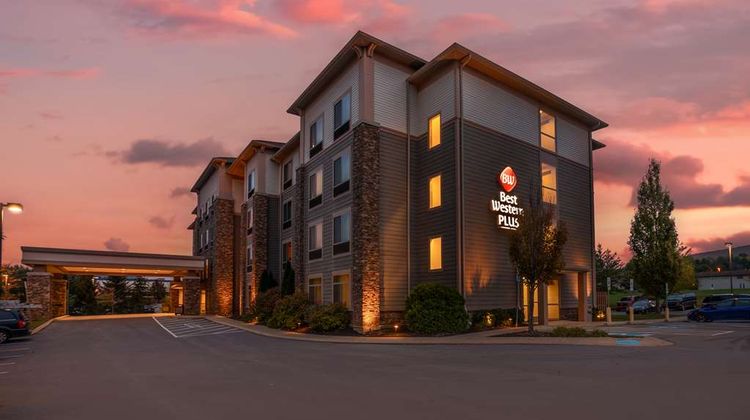 Best Western Plus University Park Inn & Exterior
