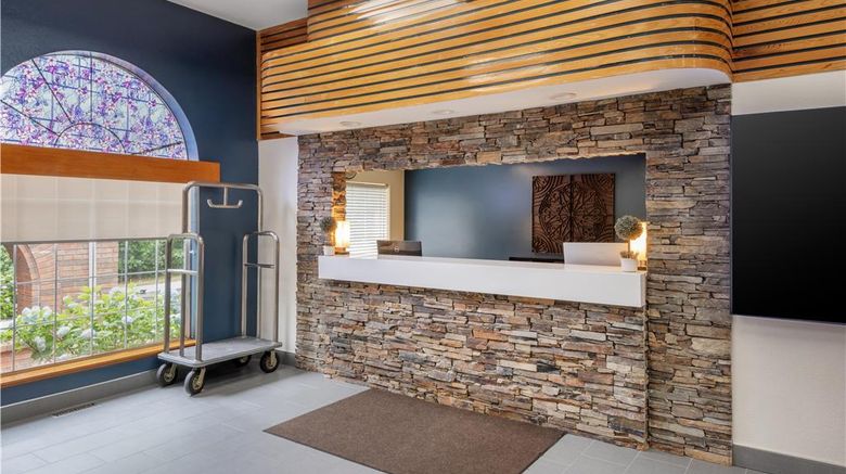 <b>Best Western West Greenwich Inn Lobby</b>. Images powered by <a href="https://iceportal.shijigroup.com/" title="IcePortal" target="_blank">IcePortal</a>.