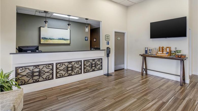 <b>Best Western Charleston Inn Lobby</b>. Images powered by <a href="https://iceportal.shijigroup.com/" title="IcePortal" target="_blank">IcePortal</a>.