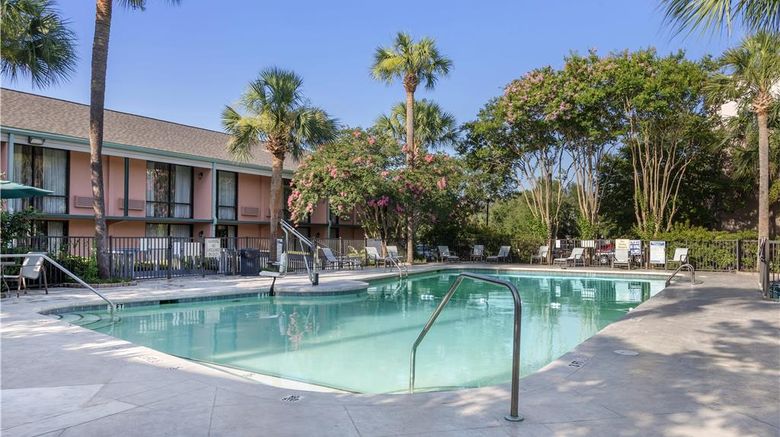 <b>Best Western Charleston Inn Pool</b>. Images powered by <a href="https://iceportal.shijigroup.com/" title="IcePortal" target="_blank">IcePortal</a>.